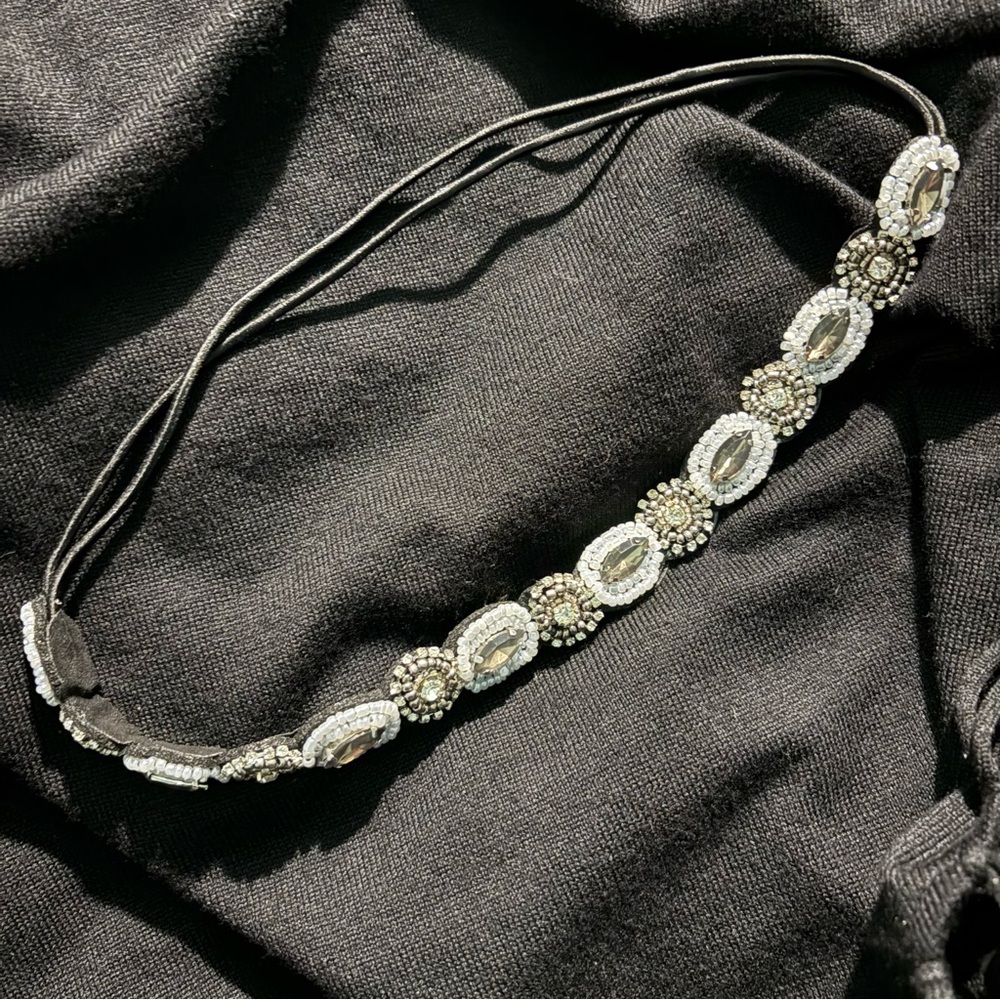 Silve, Whiter and Black Beaded Crystal Hair Accessory - Picture 1 of 4